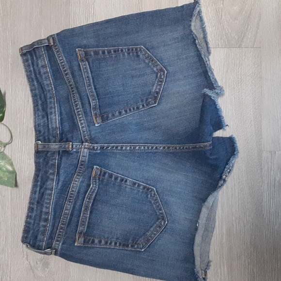 Gap High Rise Cut Off Short Short - Picture 9 of 9